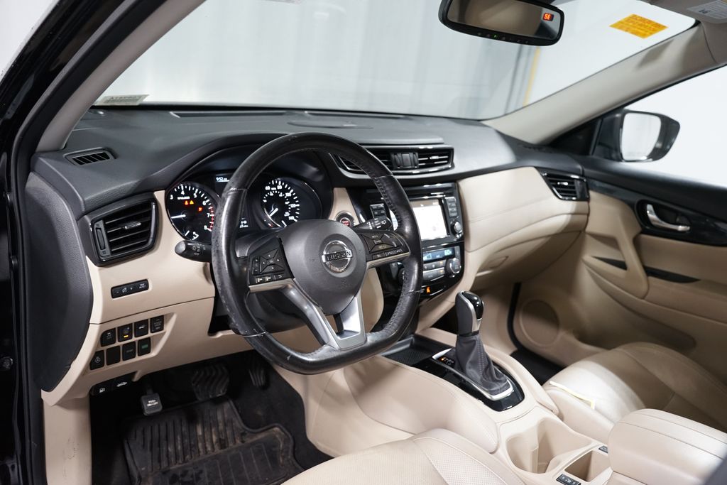 Thumbnail: 2017 Nissan Rogue - 7
