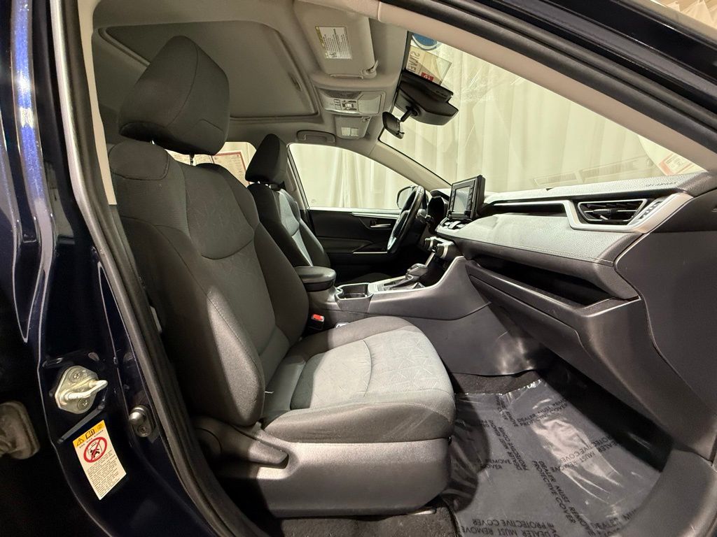 Thumbnail: 2019 Toyota RAV4 - 23