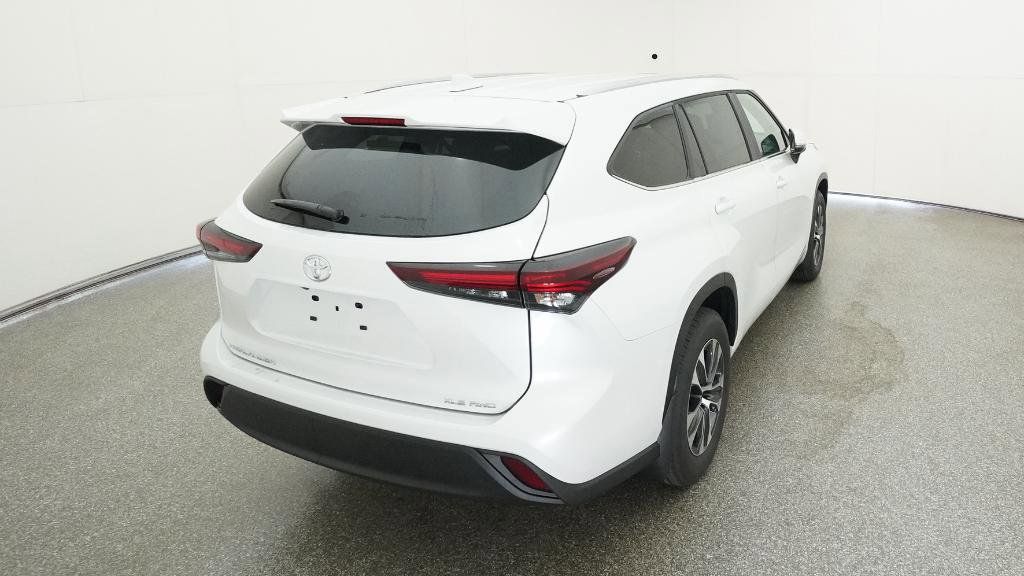 Thumbnail: 2026 Toyota Highlander - 16