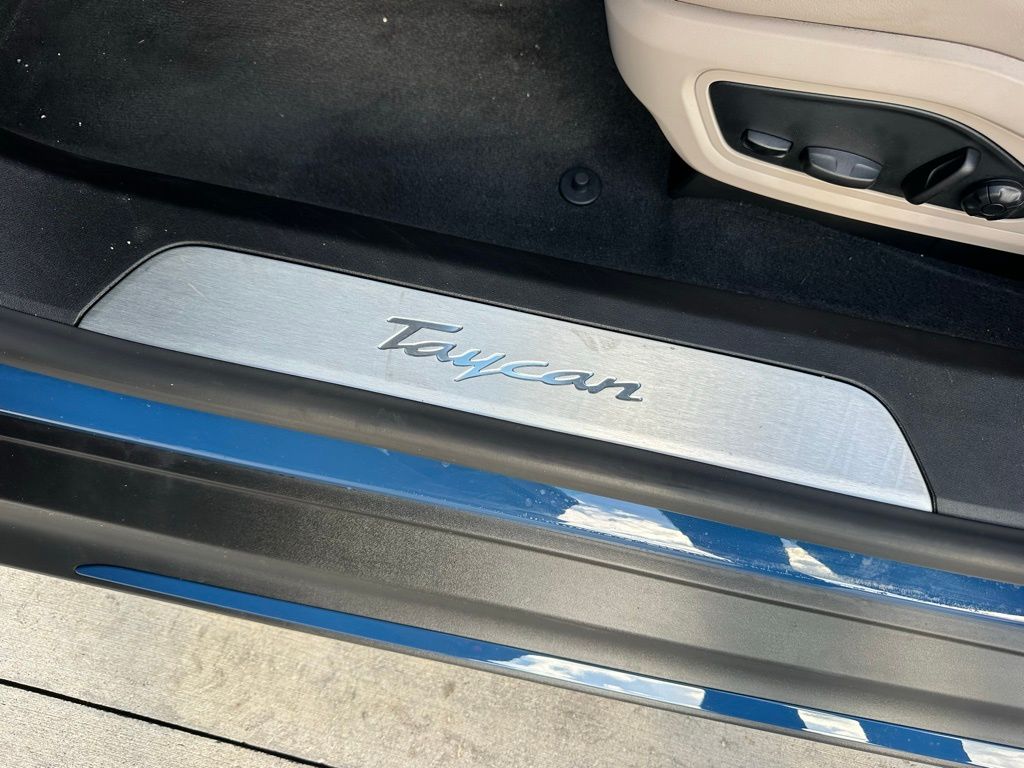 Thumbnail: 2025 Porsche Taycan - 23