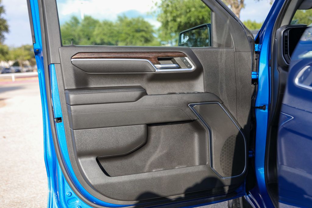 Used 2022 Blue GMC Elevation image 24