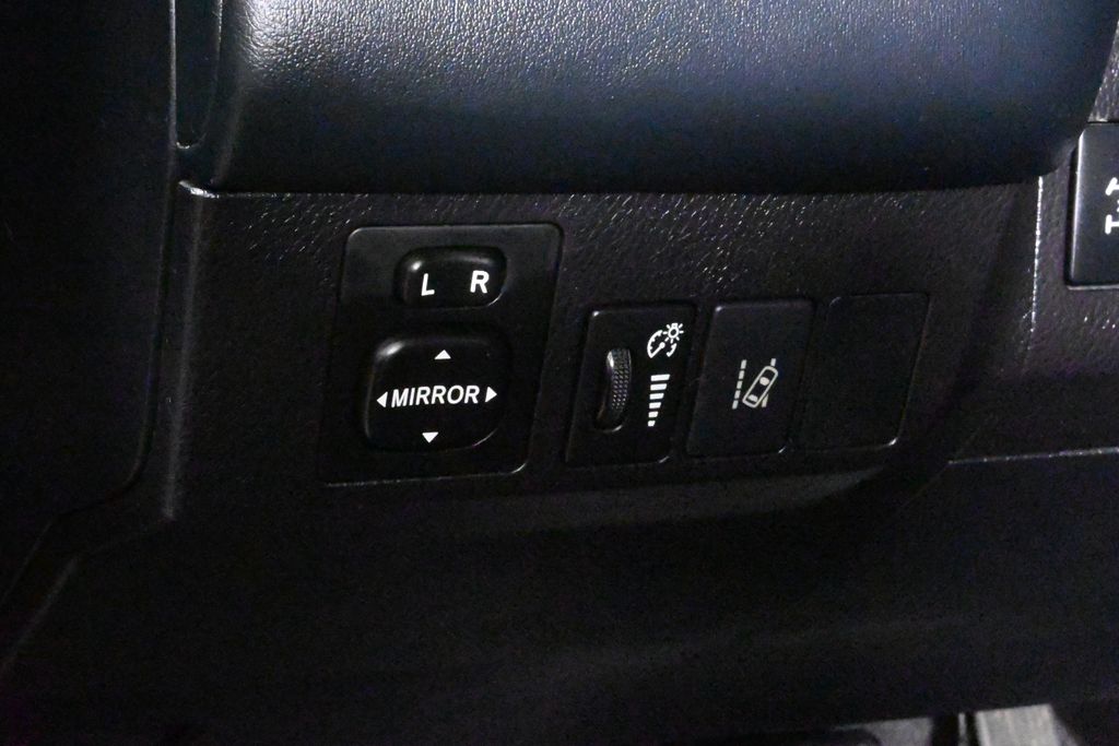 2018 Toyota RAV4 XLE 29