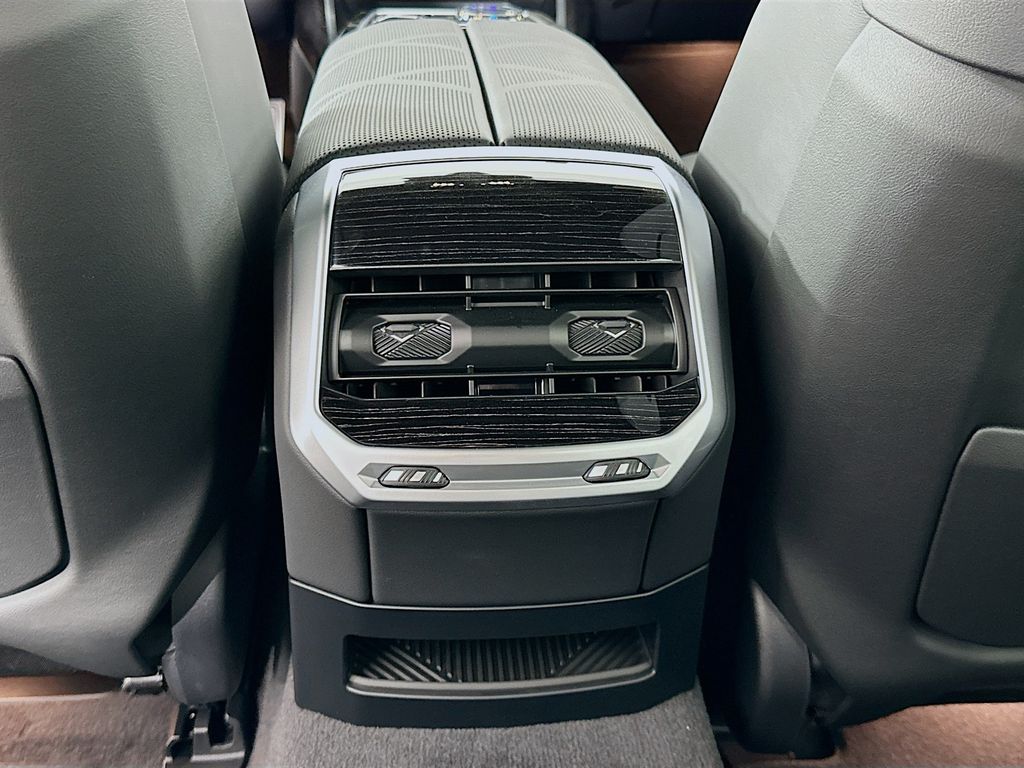 Thumbnail: 2026 BMW 7 Series - 18