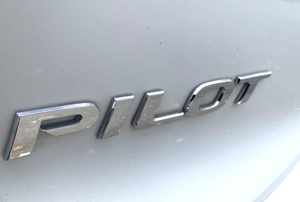 Thumbnail: 2017 Honda Pilot - 10
