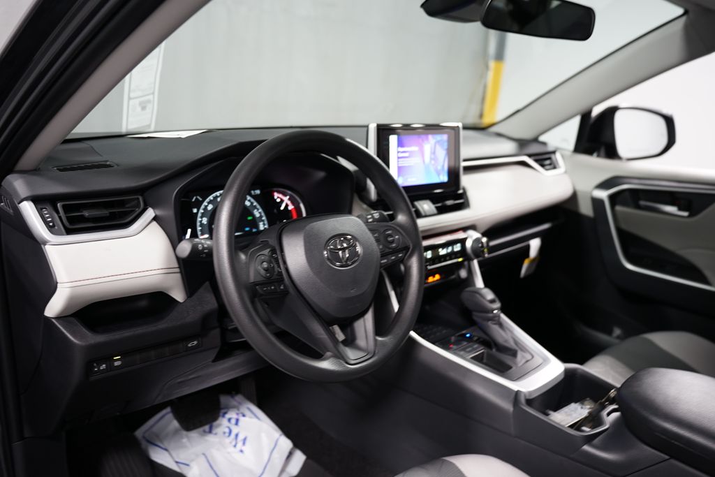 2025 Toyota RAV4 XLE 11