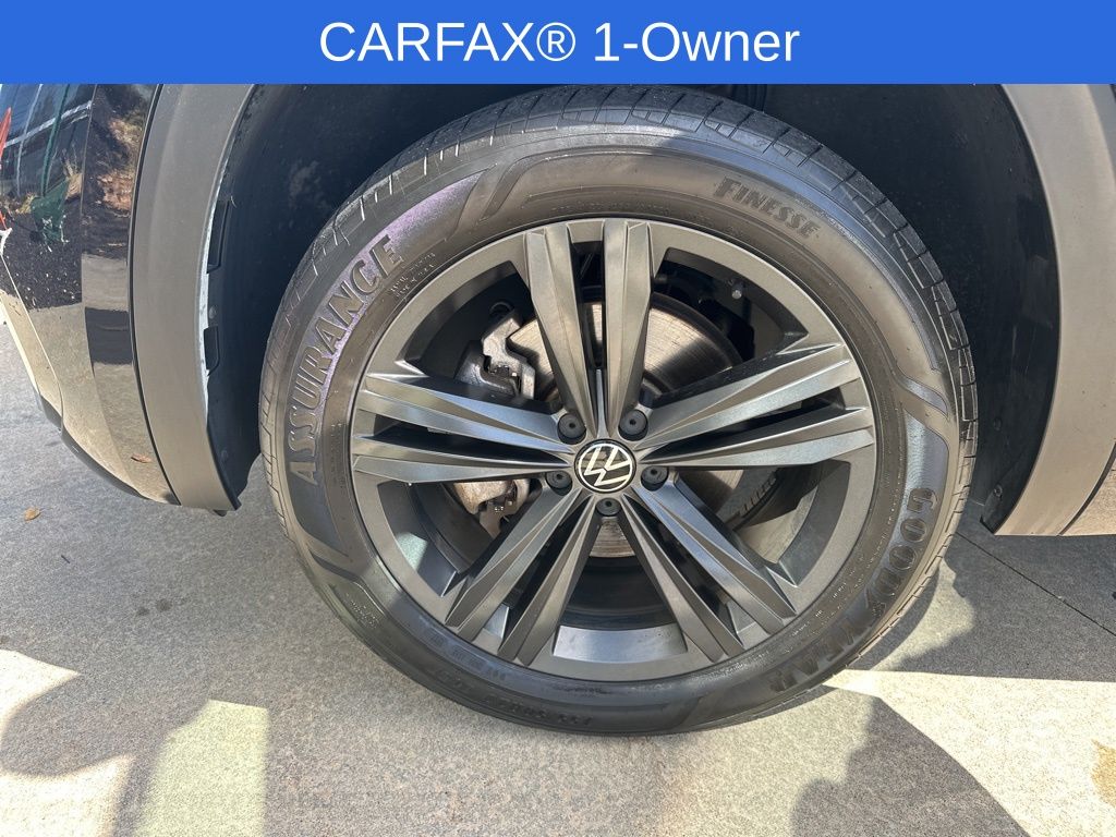 2022 Volkswagen Atlas Cross Sport V6 SEL R-Line photo 27