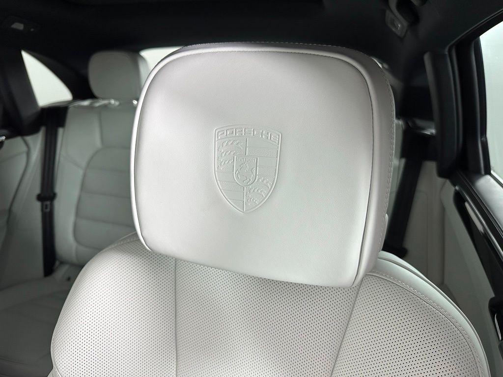 Thumbnail: 2026 Porsche Macan - 22