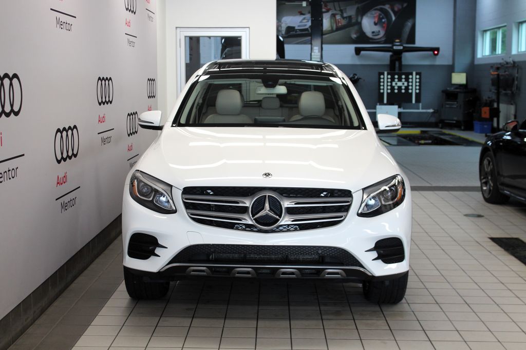 Thumbnail: 2017 Mercedes-Benz GLC - 9
