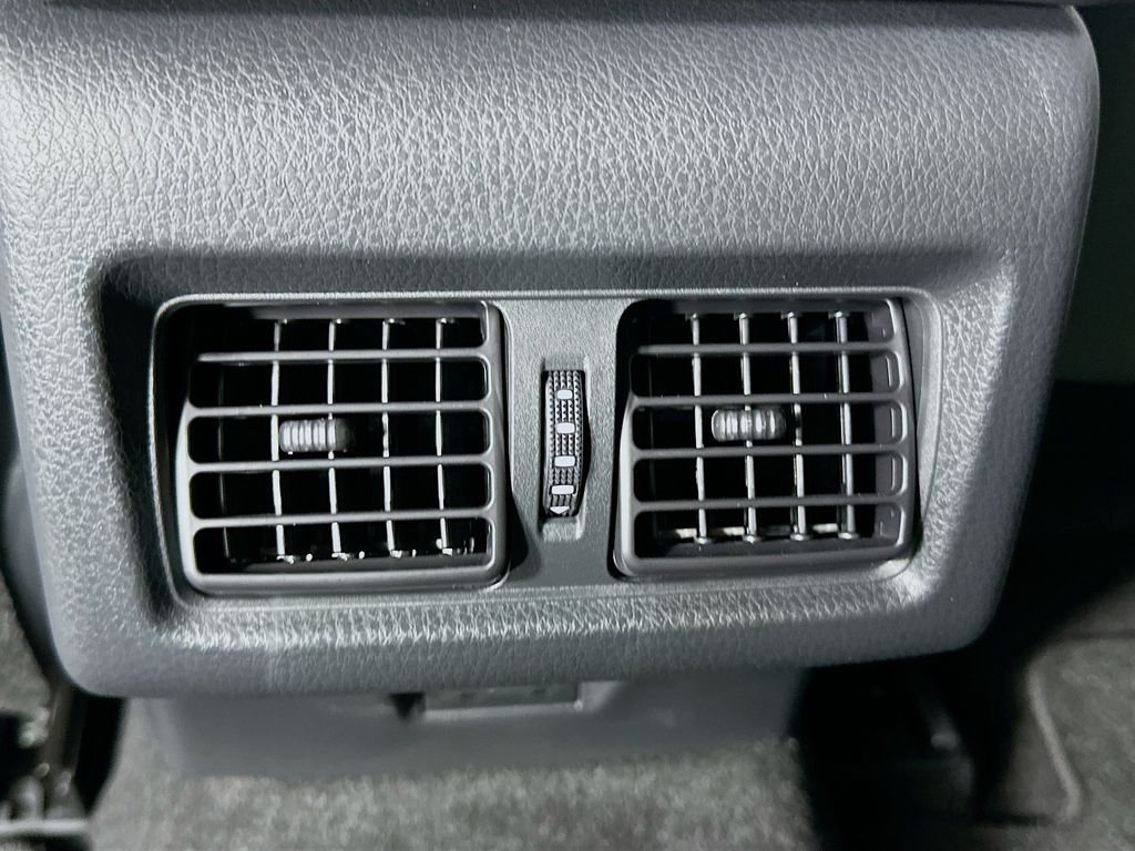 Thumbnail: 2025 Toyota Camry - 25