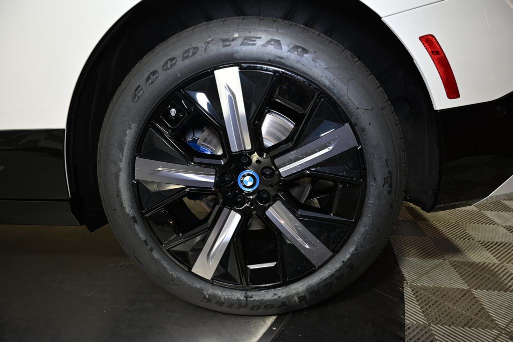 Thumbnail: 2025 BMW iX - 12