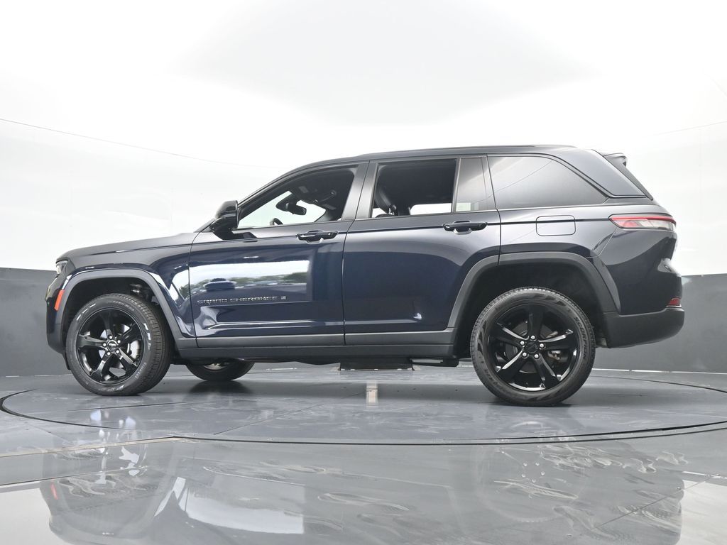 Used 2024 Midnight Sky Jeep Limited image 60