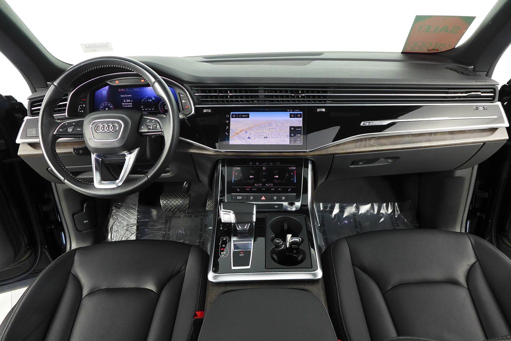 Thumbnail: 2020 Audi Q8 - 25
