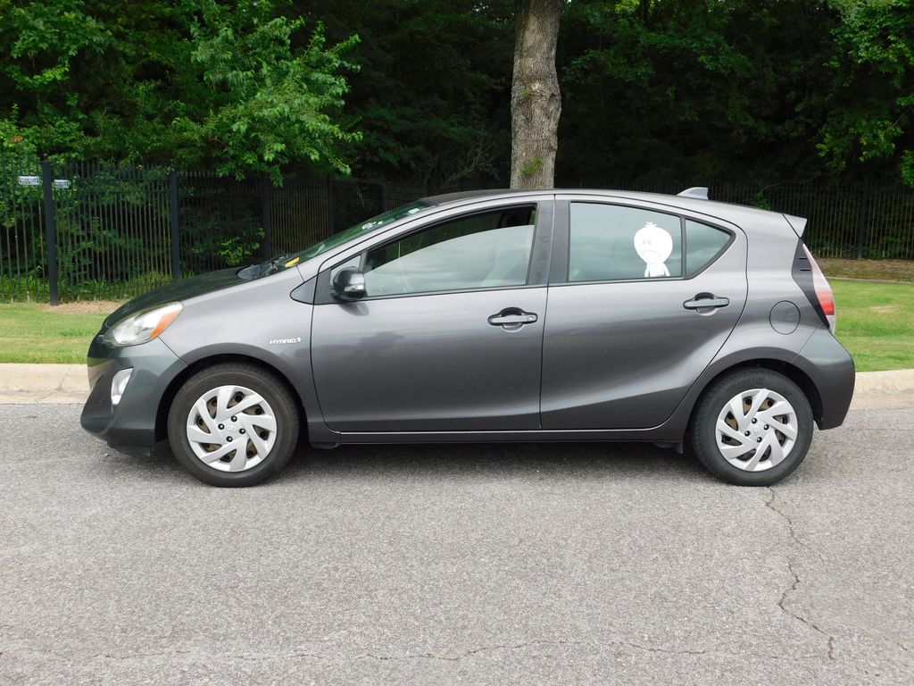 Thumbnail: 2015 Toyota Prius c - 2
