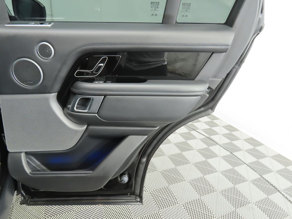 Thumbnail: 2020 Land Rover Range Rover - 27