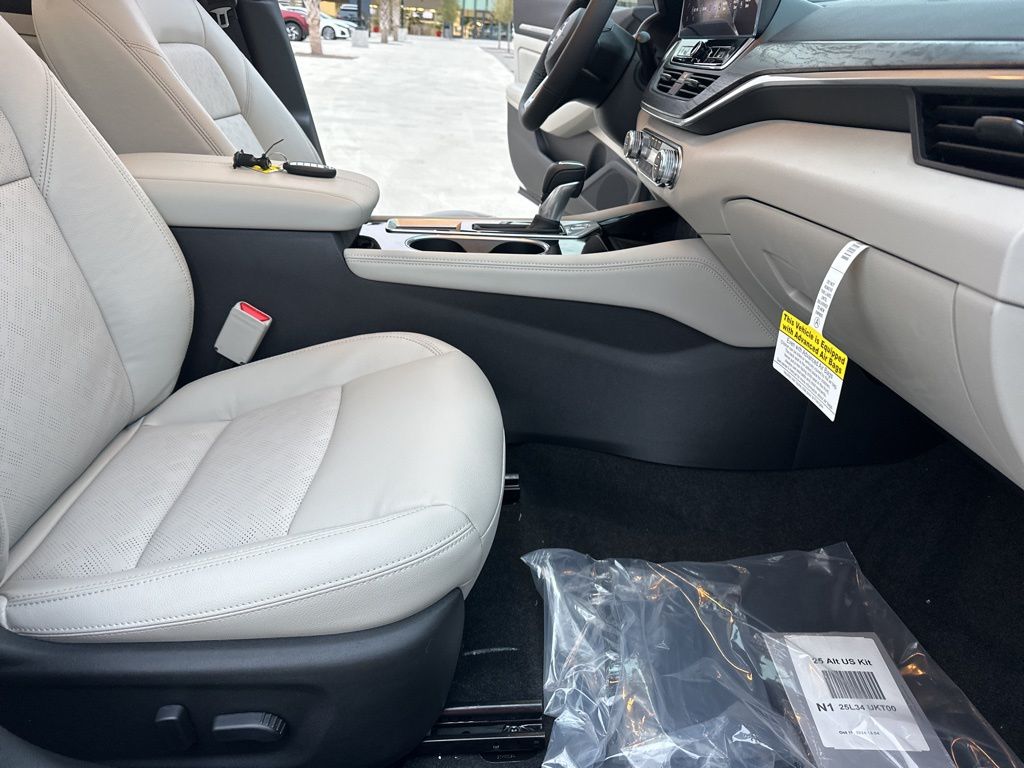 2025 Pearl White Tricoat Nissan Altima 2.5 SL FWD Sedan