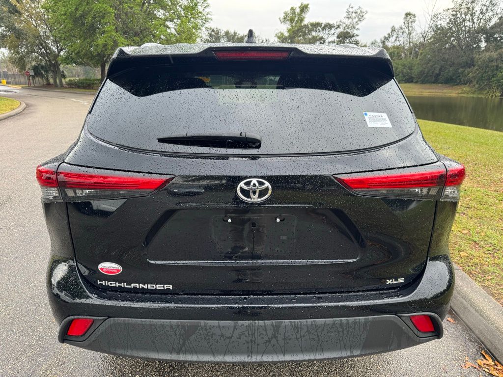 2022 Toyota Highlander XLE 4