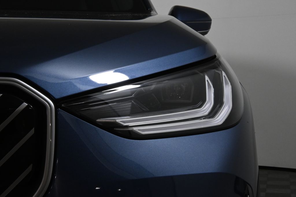 Thumbnail: 2026 BMW X3 - 11