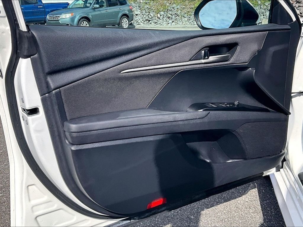 2025 Toyota Camry — photo 9