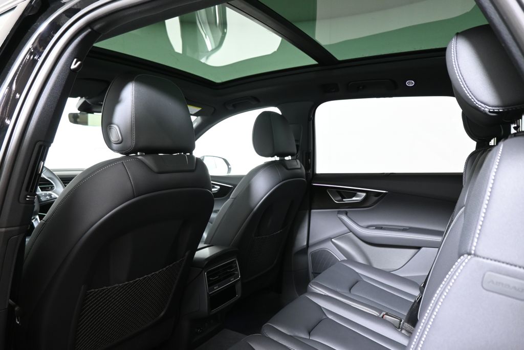 Thumbnail: 2026 Audi Q7 - 26