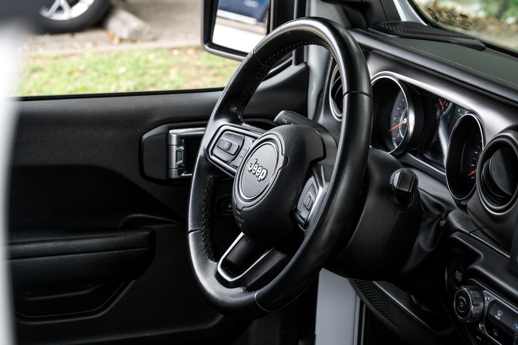 used 2022 Jeep Gladiator car, priced at $28,382