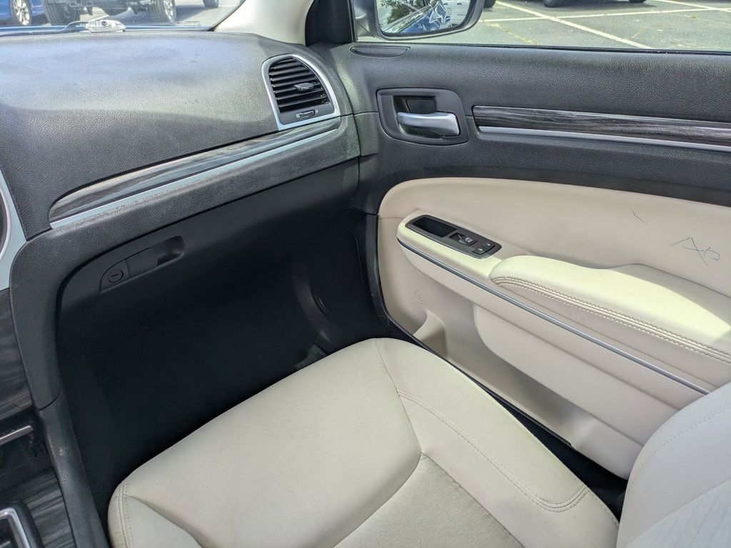 2022 Chrysler 300 Touring