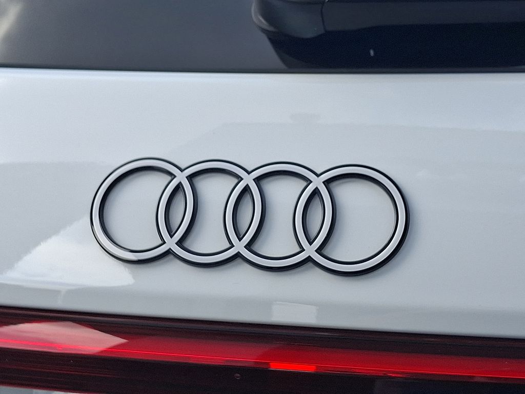Thumbnail: 2025 Audi Q6 e-tron - 31