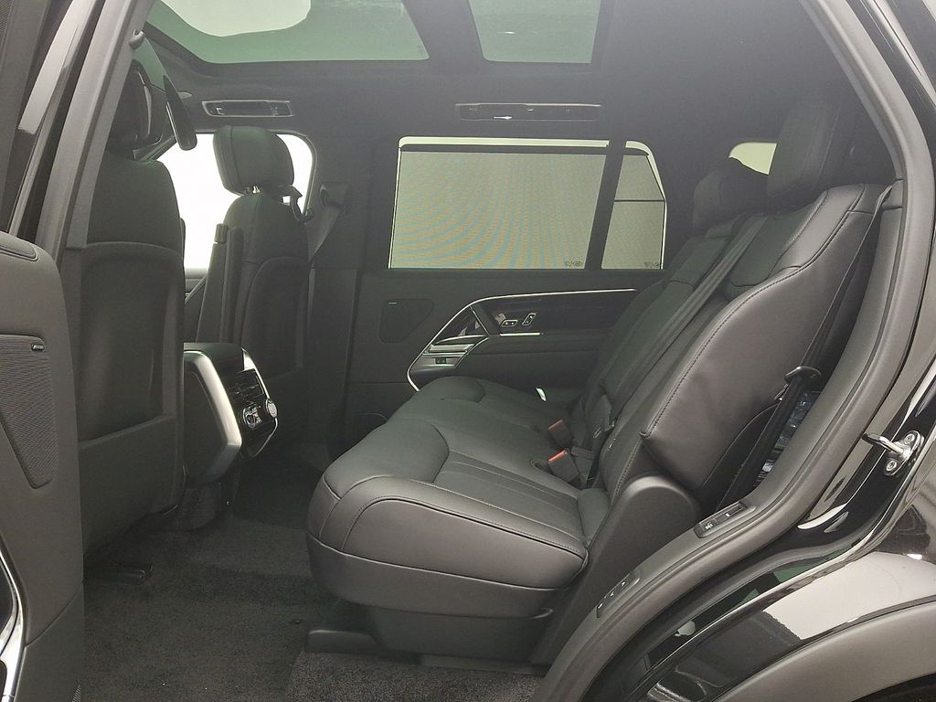Thumbnail: 2026 Land Rover Range Rover - 6