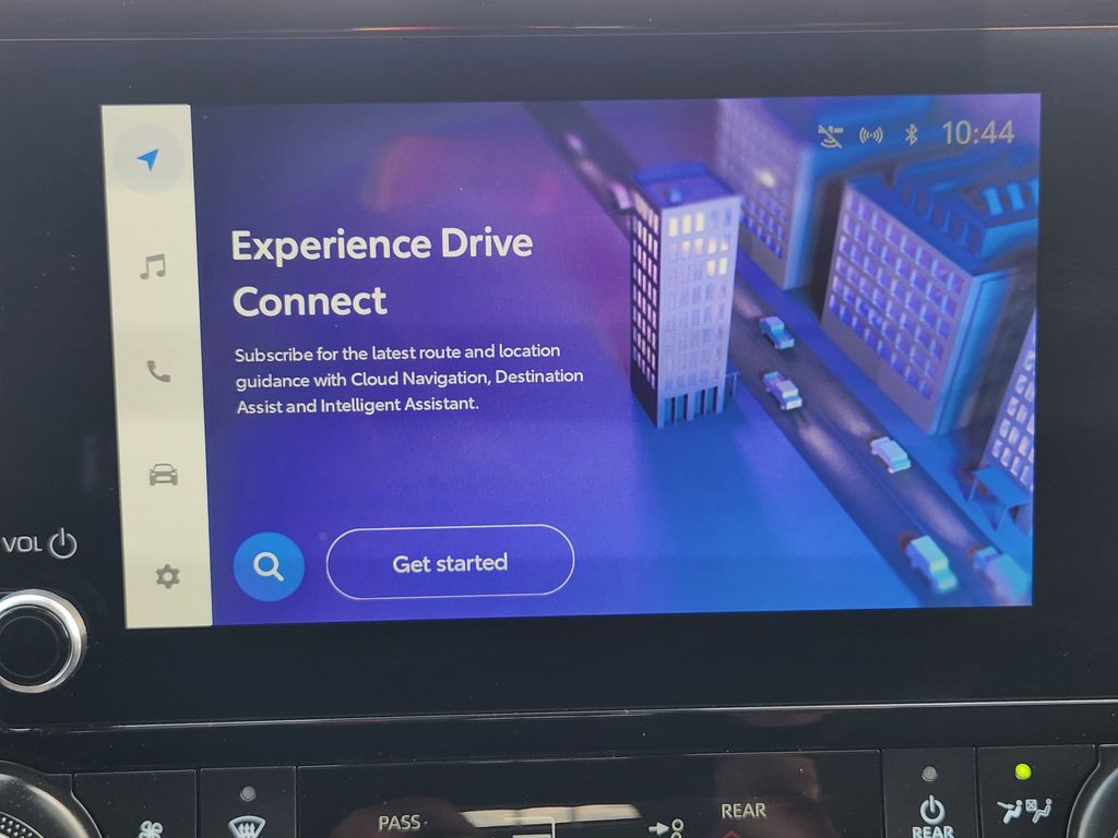 2025 Toyota Highlander LE - Photo 16