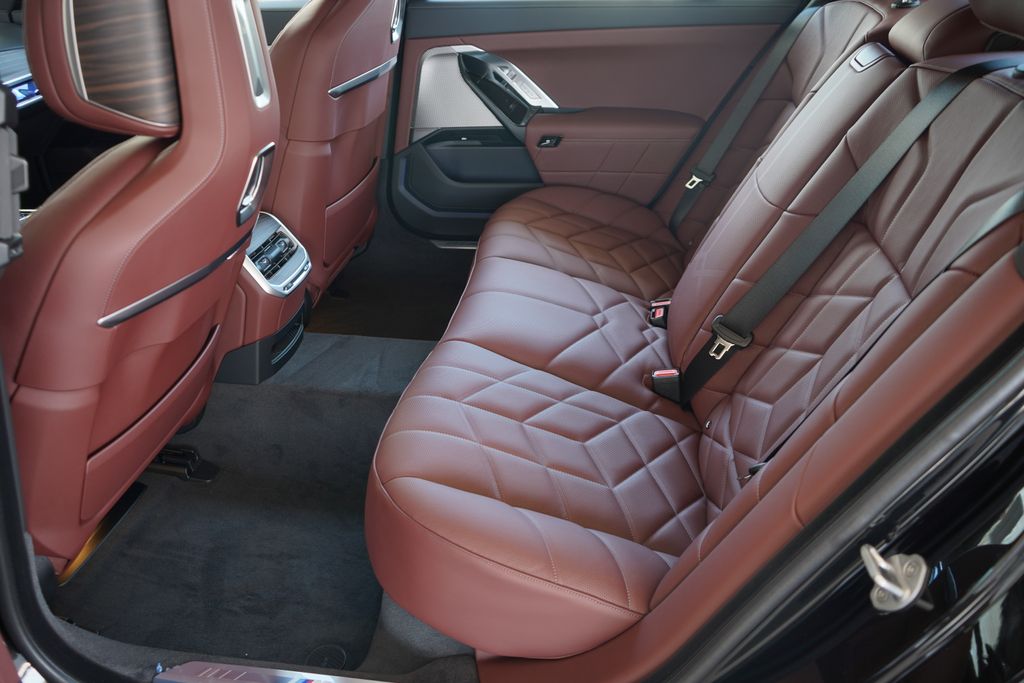 Thumbnail: 2025 BMW 7 Series - 21