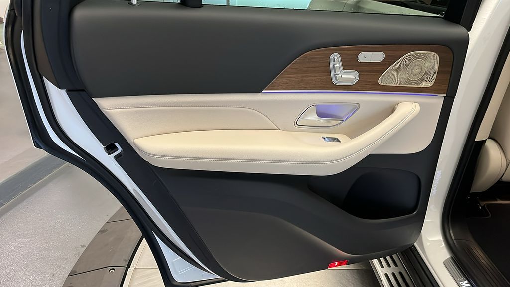 2023 Mercedes-Benz GLS 450 4MATIC 23