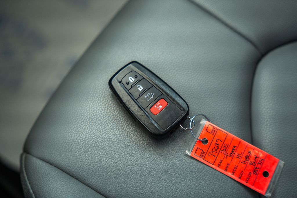 ToyotaHighlander Hybrid48