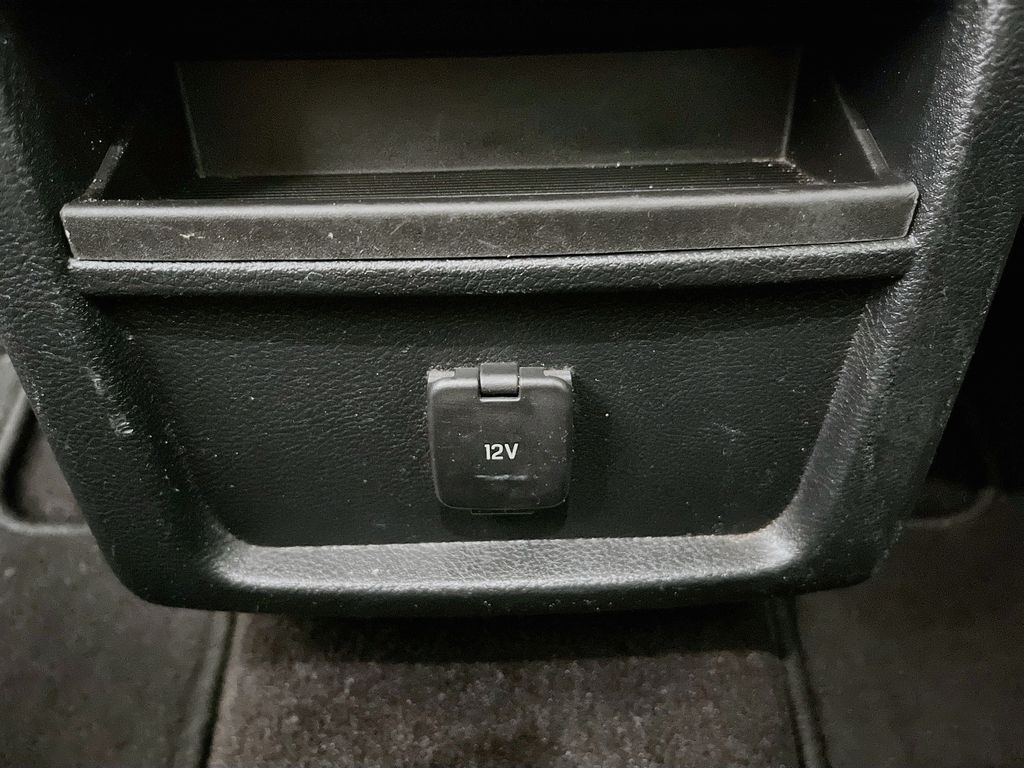 Used 2020 Blue Ford SE image 25