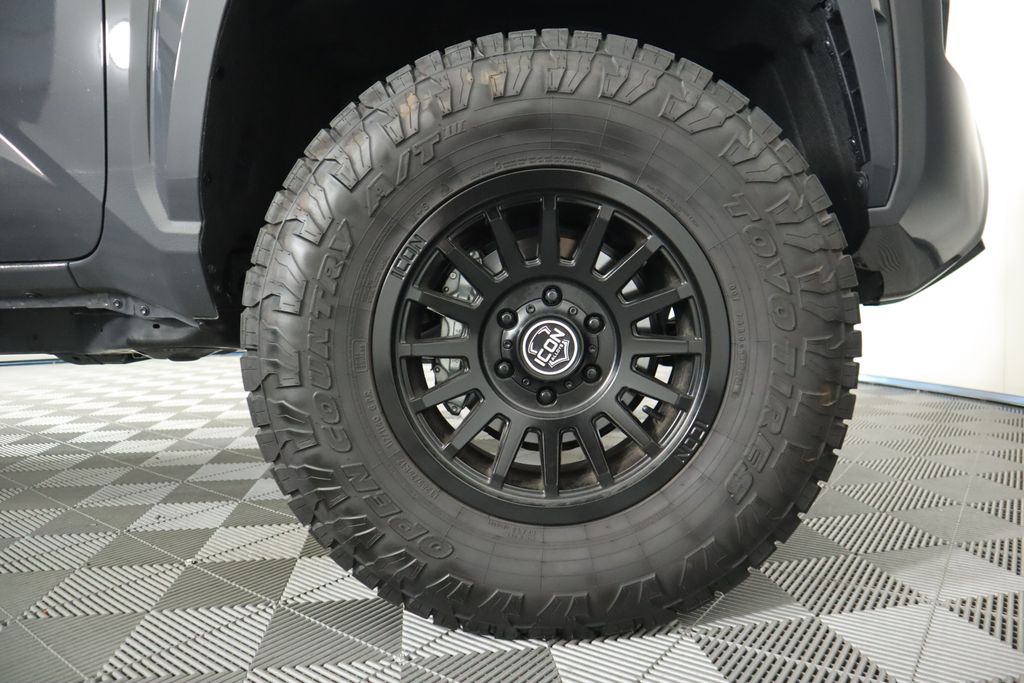 2024 Toyota Tacoma SR5 32