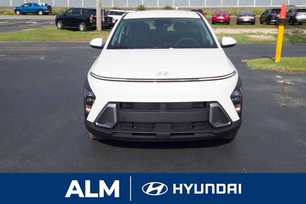 2026 Hyundai Kona SE photo 2