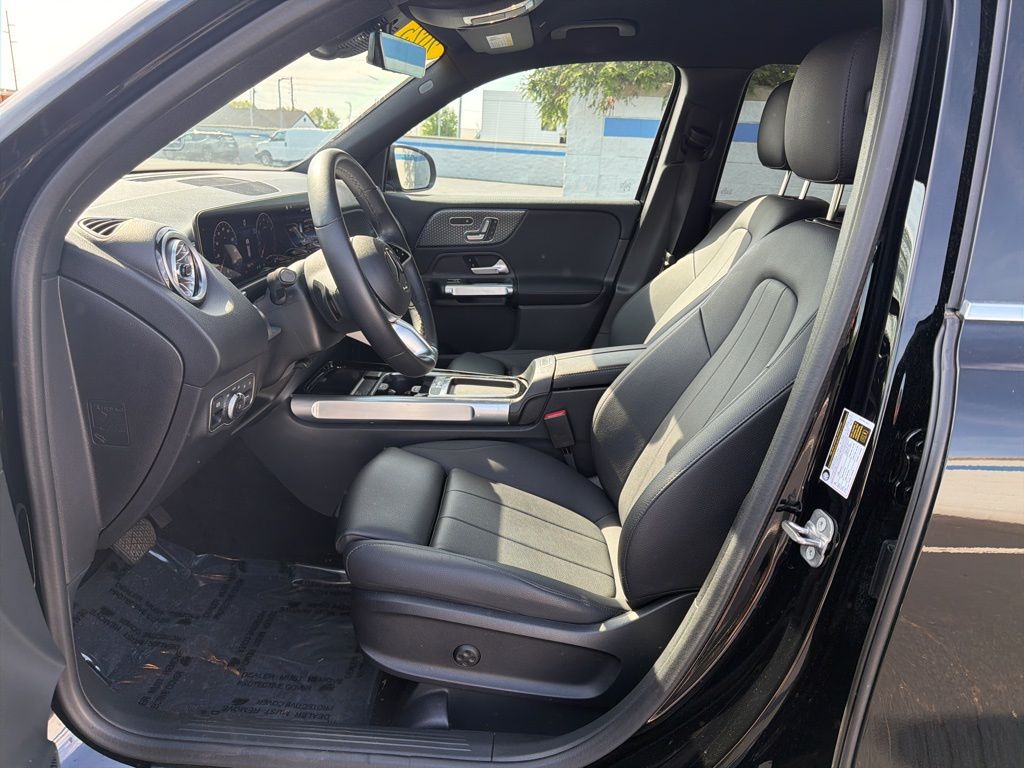 Thumbnail: 2025 Mercedes-Benz GLB - 16