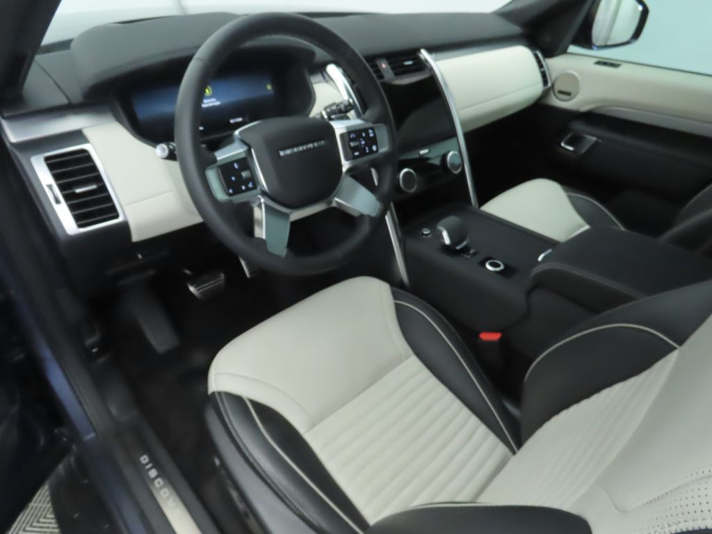 Thumbnail: 2024 Land Rover Discovery - 9