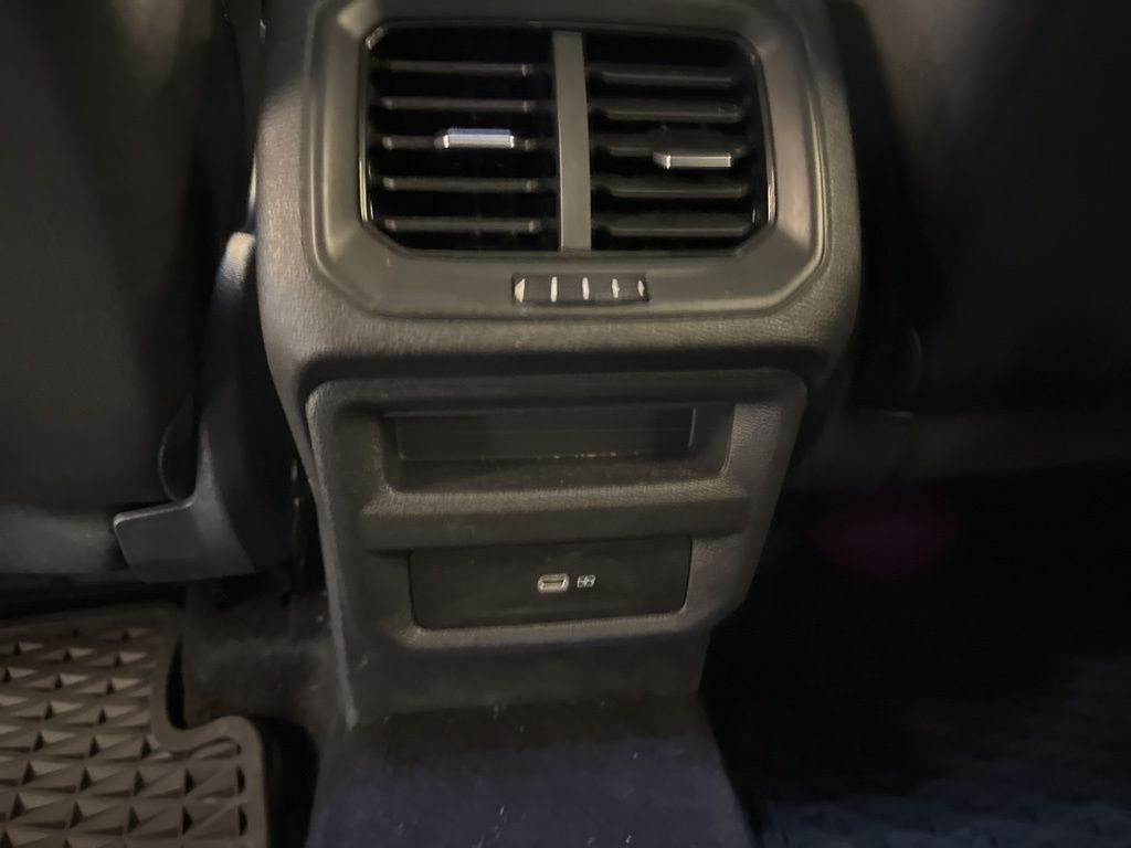 2024 Volkswagen Taos SE photo 16