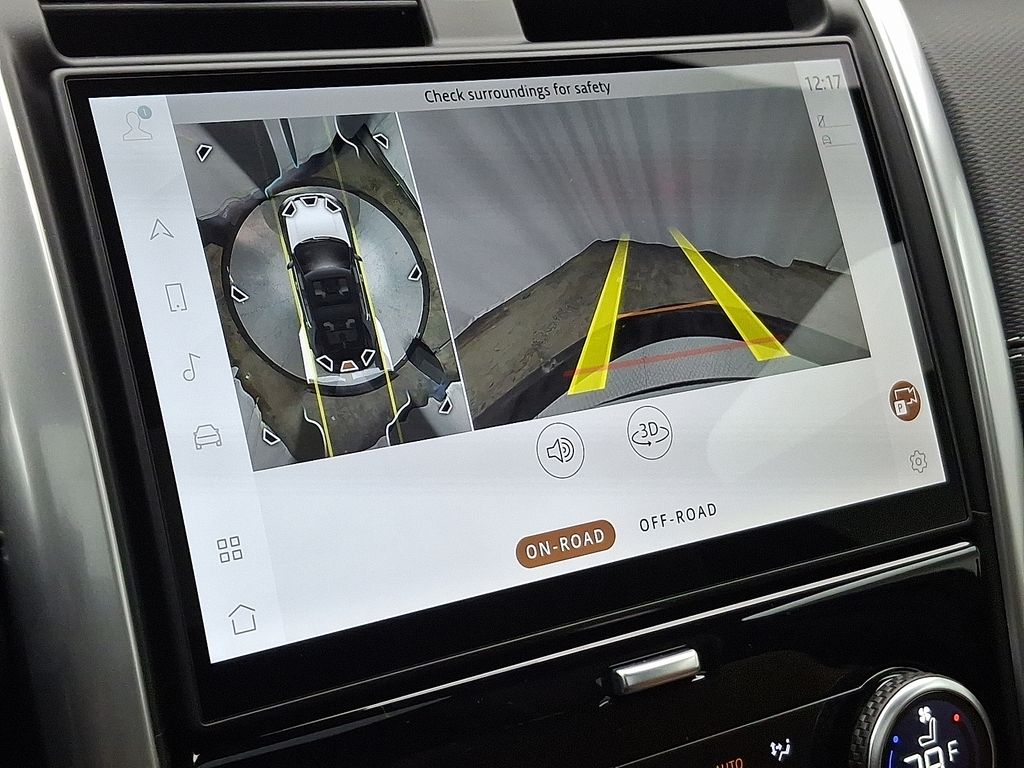 Thumbnail: 2026 Land Rover Discovery - 15