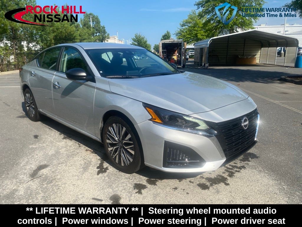 Brilliant Silver Metallic 2025 Nissan Altima Sedan Front-Wheel Drive Continuously Variable Transmission