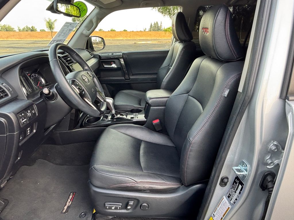 Thumbnail: 2021 Toyota 4Runner - 24