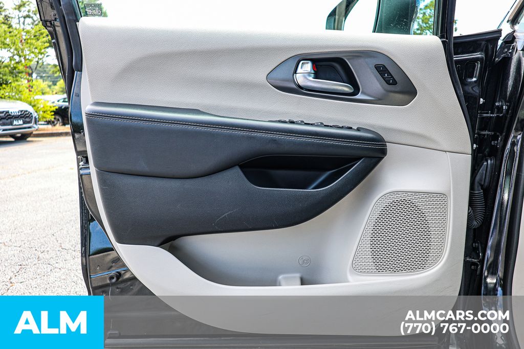 2023 Chrysler Pacifica Touring L photo 48