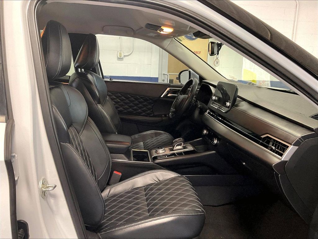 2022 Mitsubishi Outlander — photo 11