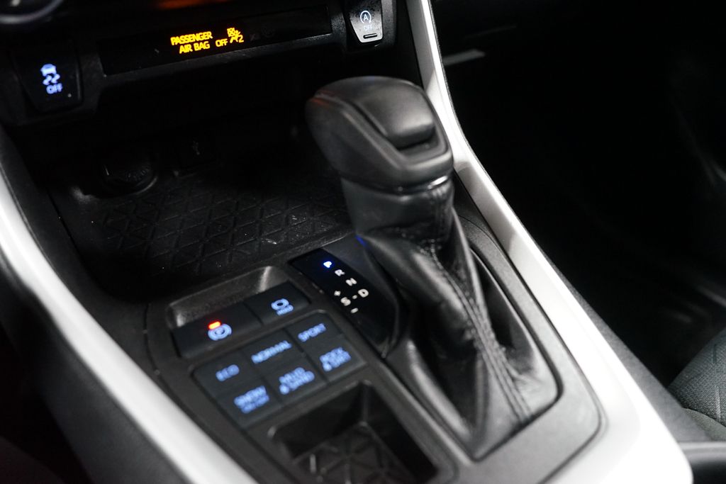 Thumbnail: 2021 Toyota RAV4 - 21