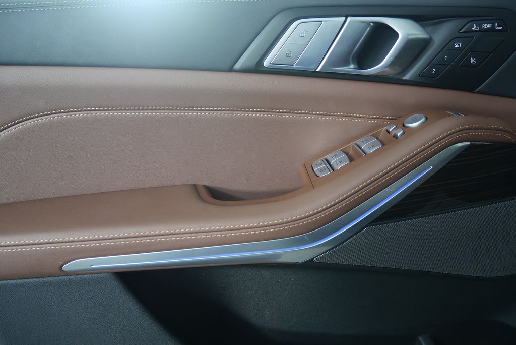 Thumbnail: 2026 BMW X7 - 9