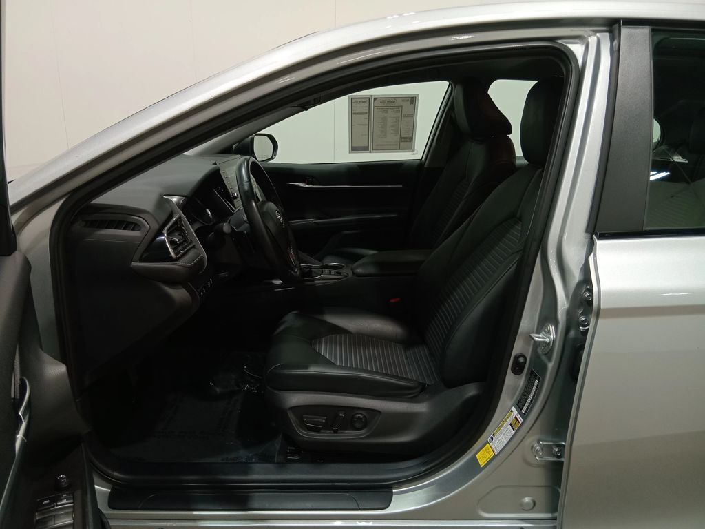 2022 Toyota Camry SE Hybrid