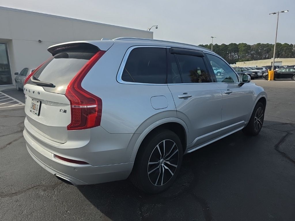 2020 Volvo XC90 T5 Momentum 7 Passenger