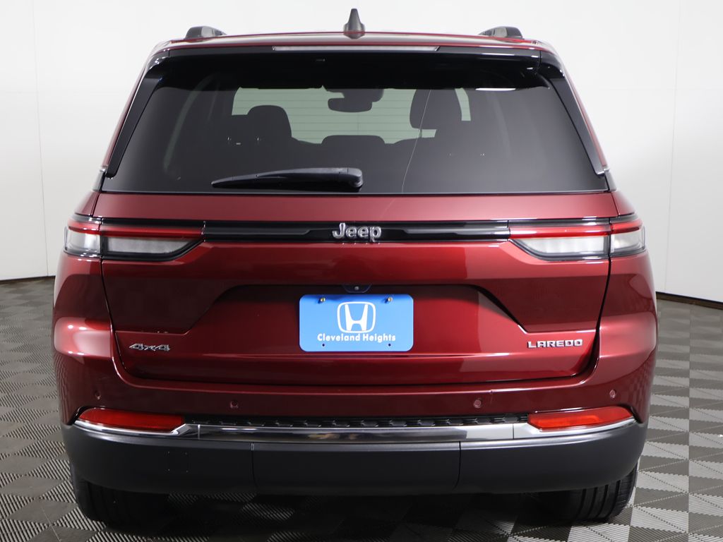 Used 2023 Red Jeep Laredo image 11