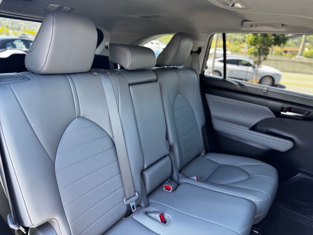 Used 2020 Toyota Highlander Hybrid SUV