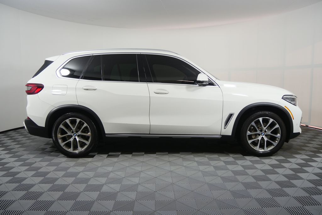 Thumbnail: 2021 BMW X5 - 2