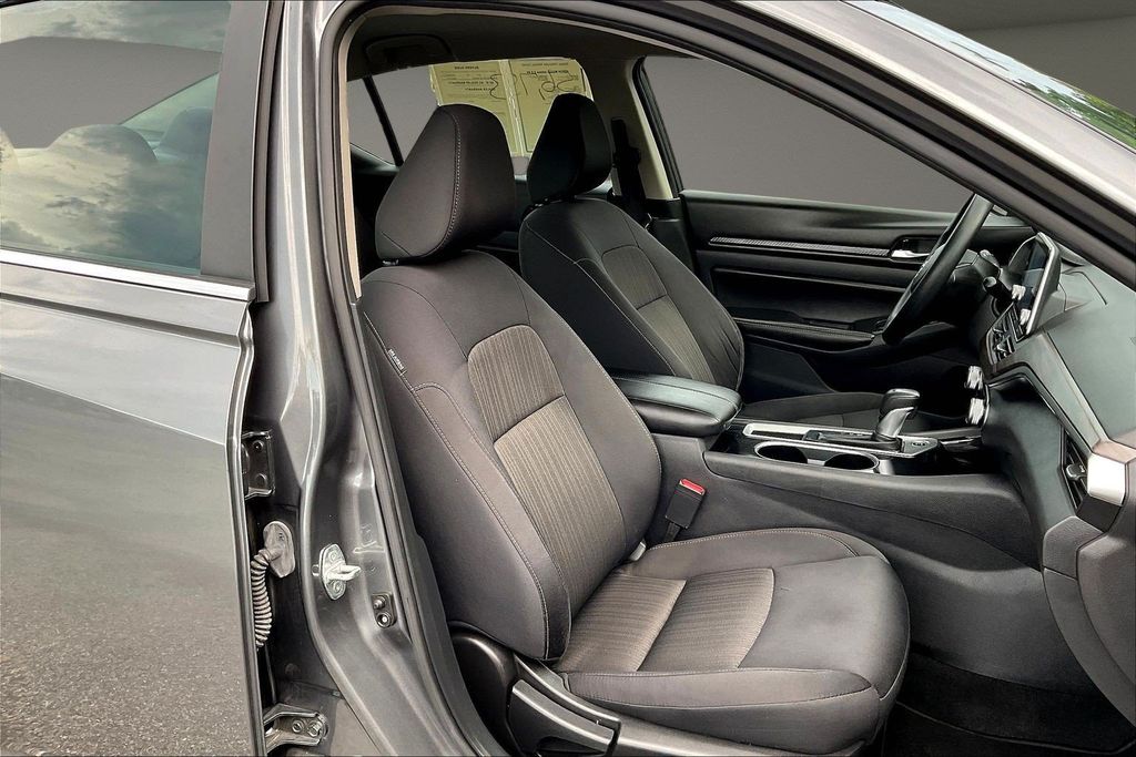 Used 2024 Nissan Altima Sedan